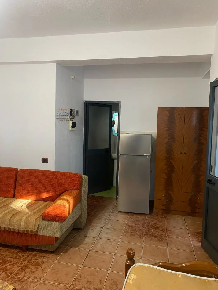 !Dhene!Durres, jepet me qera garsonier Kati 1, 60 m² 160 € (prane Kryqit te Kuq)