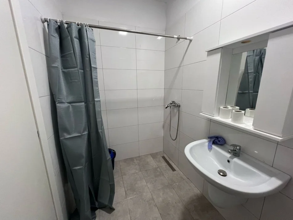 Tirane, jepet me qera 2+1+Ballkon Kati 1, 95 m² 500 € 