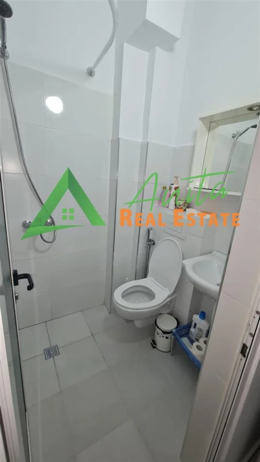 Tirane, jepet me qera apartament 1+1 Kati 2, 65 m² 600 € (Blloku)