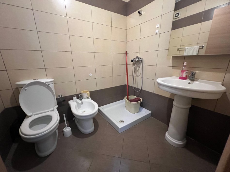 Tirane, shitet apartament 2+1 , (Rruga Don Bosko)