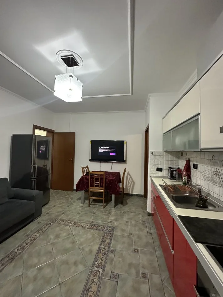 Tirane, jepet me qera apartament 1+1 , 73 m² 600 € (Delijorgji)
