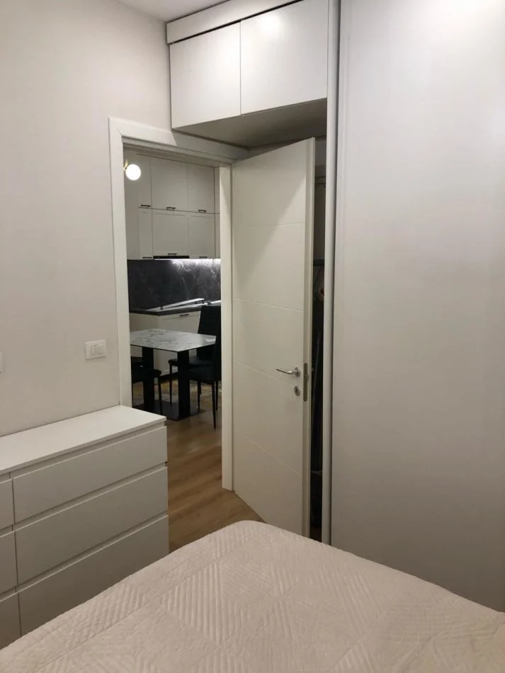 Tirane, jepet me qera apartament 1+1+Ballkon Kati 3, 60 m² 550 € (Ali demi)