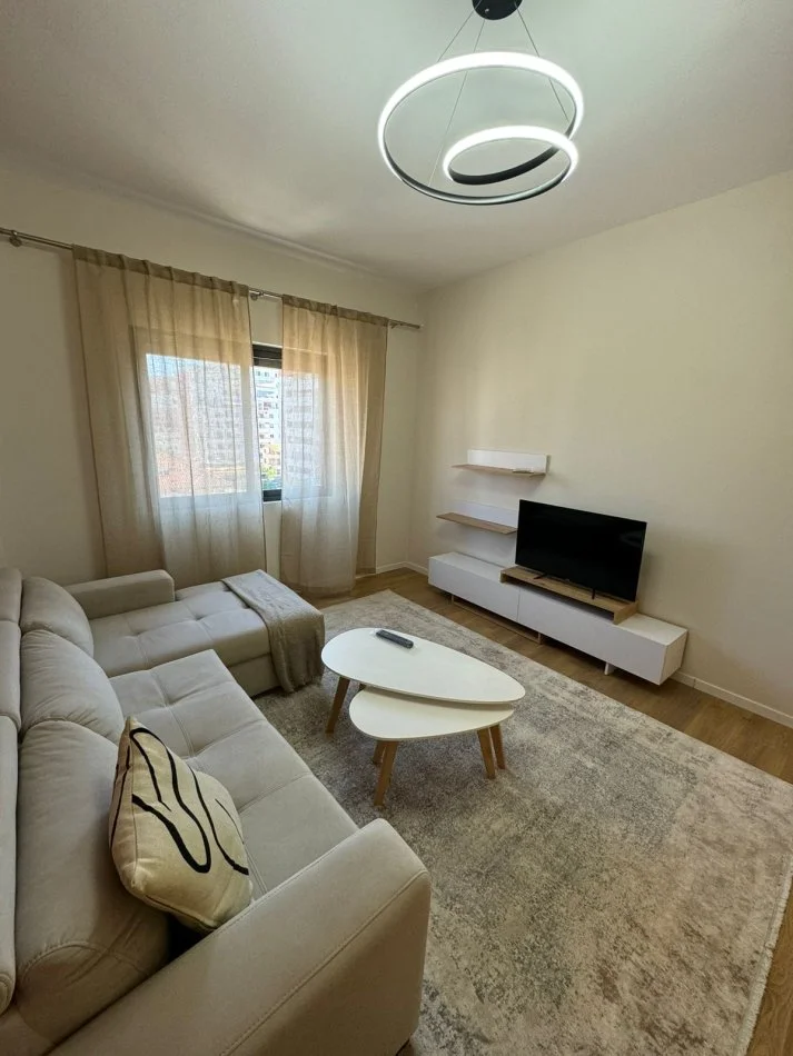 Tirane, jepet me qera 1+1 Kati 4, 63 m² 450 € (unaza re)