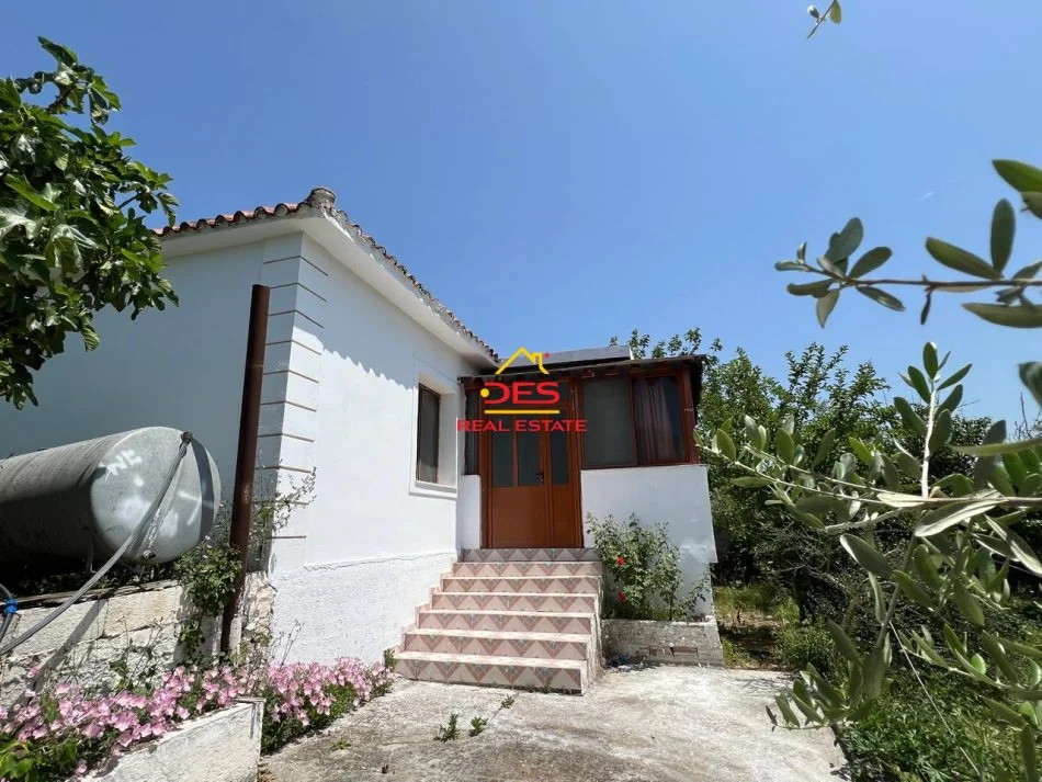 Vlore, shitet shtepi 1+1+Ballkon Kati 0, 94 m² 75.000 € (Kotë)