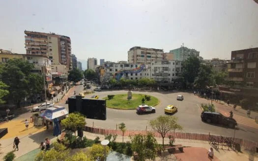 Tirane, shes dyqan Kati 0, 64 m² 600.000 € (Sheshi Willson)