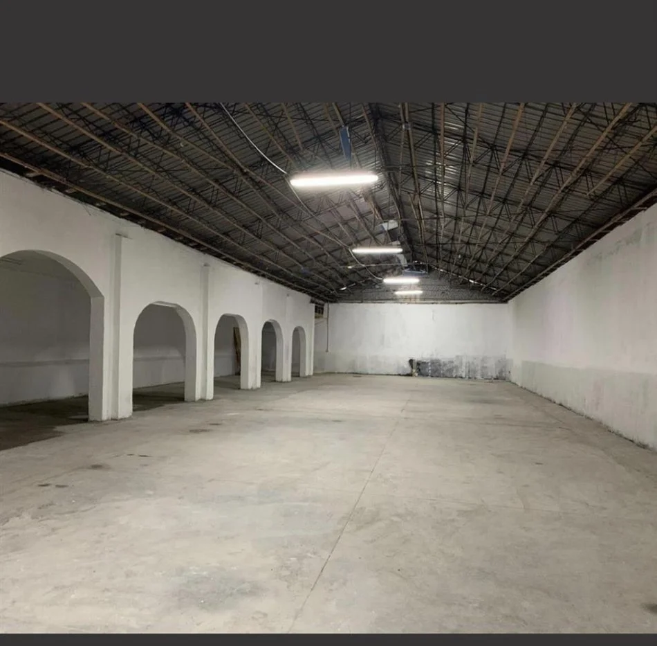 Tirane, jepet me qera magazine Kati 0, 750 m² 2.500 € (Misto Mame)