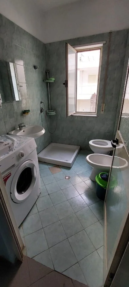 Durres, jepet me qera apartament 1+1 Kati 5, 200 € (Iliria)