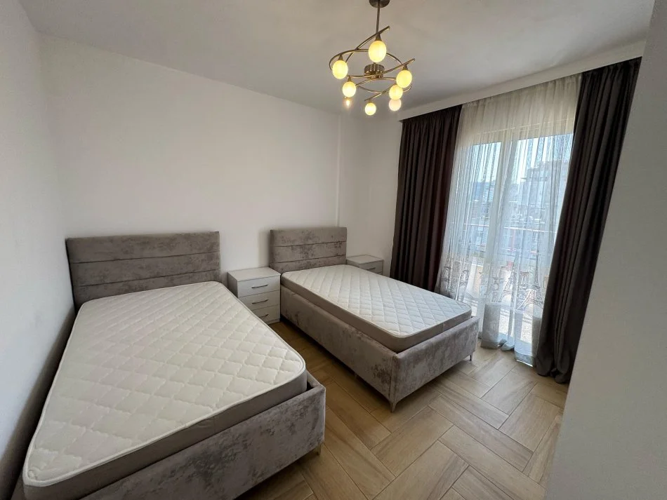 Tirane, jepet me qera apartament 2+1 Kati 4, 110 m² 800 € (Mozaiku i Tiranes)