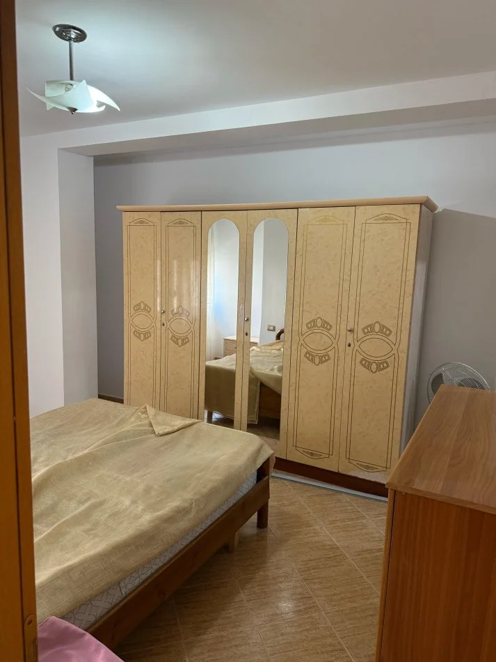 Tirane, jepet me qera apartament 1+1 Kati 3, 400 € (Zogu i Zi)