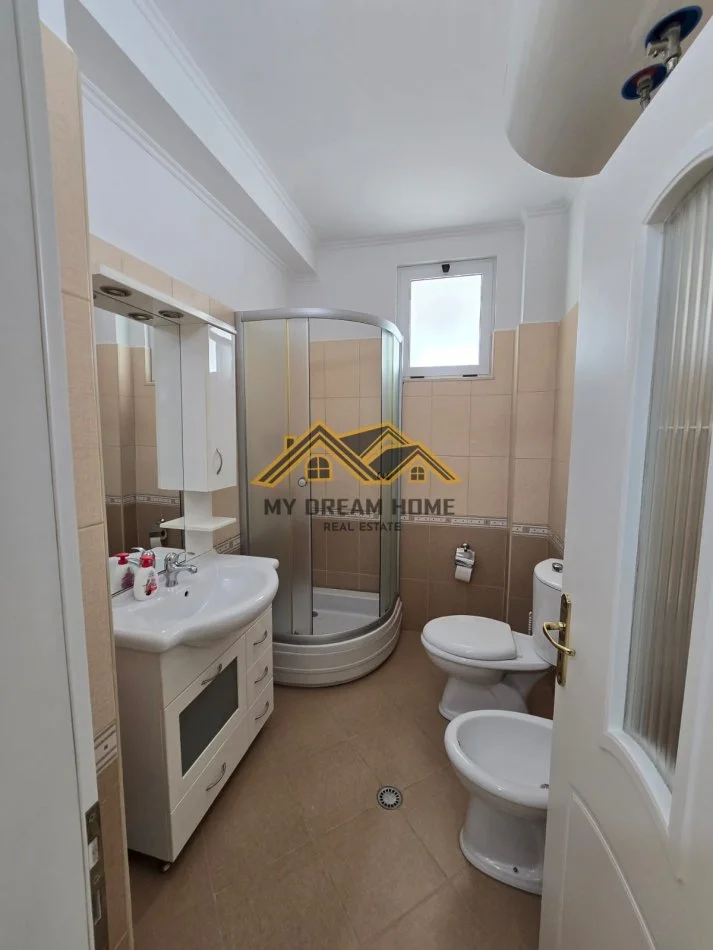 Durres, jepet me qera apartament 1+1 Kati 8, 70 m² 400 € (ISH URT)