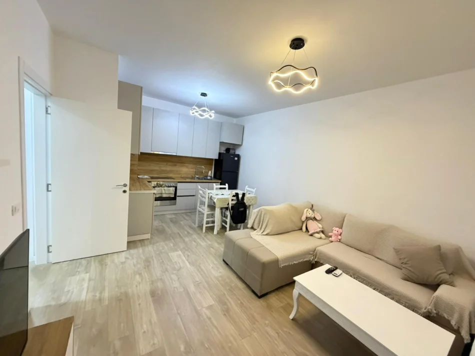 Tirane, jepet me qera apartament 1+1 Kati 5, 60 m² 530 € (Bar oslo brryli)