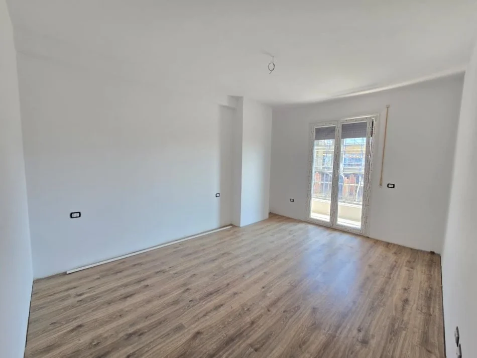 Tirane, shitet apartament 1+1+Ballkon Kati 1, 84 m² 104.563 € (Paskuqan)