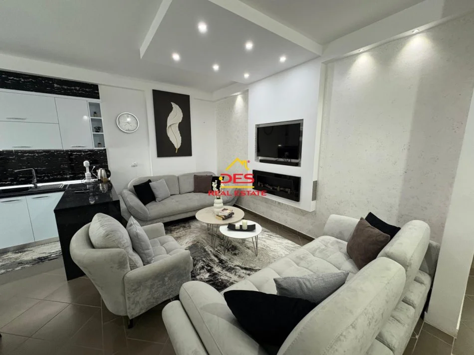 Vlore, shitet apartament 2+1+Ballkon Kati 7, 91 m² 125.000 € (Rruga Demokracia)