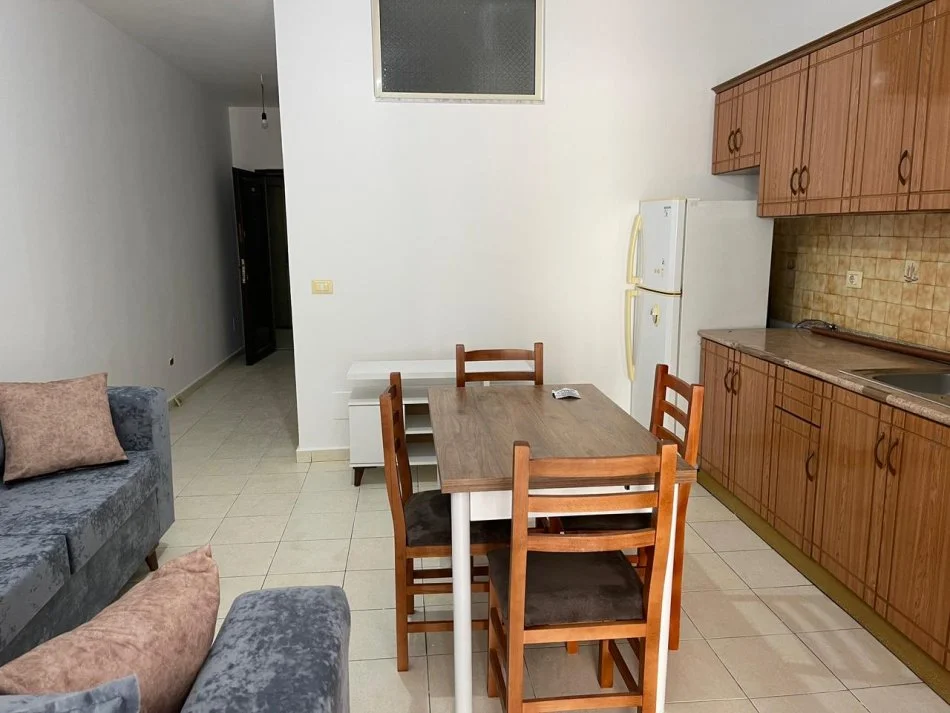 Durres, jepet me qera apartament 2+1+Ballkon , 80 m² 250 €