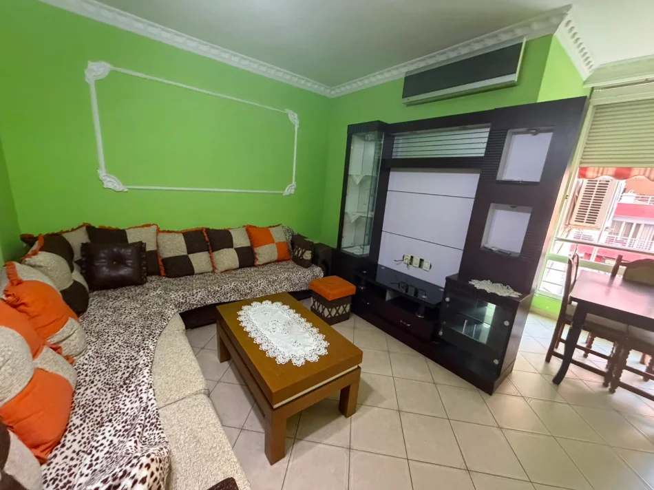 Tirane, jepet me qera apartament 2+1 Kati 2, 100 m² 550 € (Bar Artisti ne Astir)