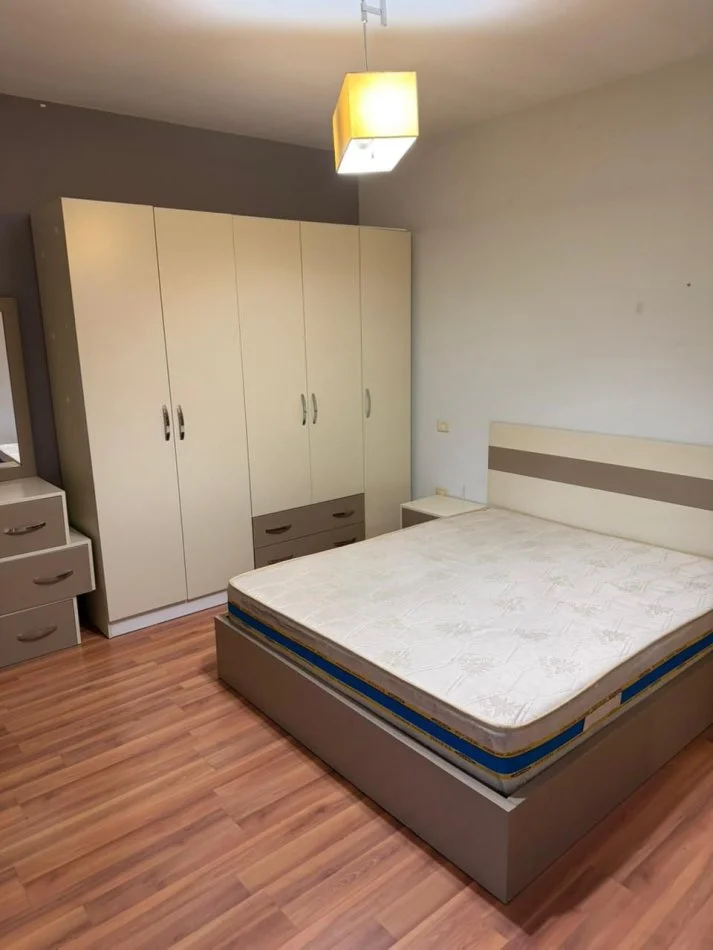 Tirane, jepet me qera apartament 2+1+Ballkon Kati 8, 100 m² 700 € 
