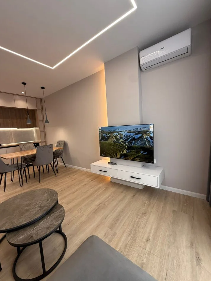 Tirane, jepet me qera apartament 1+1+Ballkon Kati 8, 61 m² 450 € (Bulevardi Migjeni, Yzberisht)