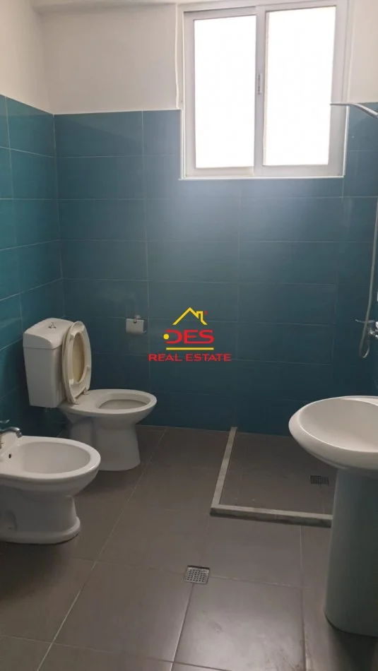 Vlore, jepet me qera shtepi 2+1+Ballkon Kati 0, 85 m² 300 € (Rruga Sadik Zotaj)