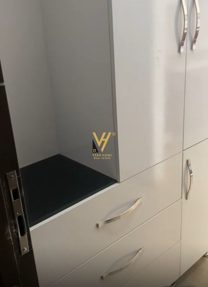 Tirane, jepet me qera apartament 1+1+Ballkon Kati 4, 78 m² 550 € (SELVIA)