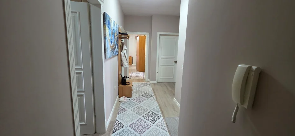 Tirane, shitet apartament 3+1 Kati 4, 260 m² 227.000 € (Fresku)