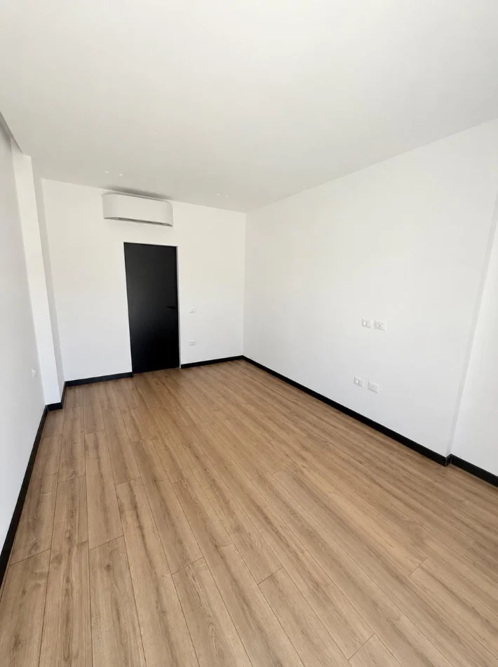 Tirane, jepet me qera zyre Kati 3, 75 m² 650 € (Kika 2)