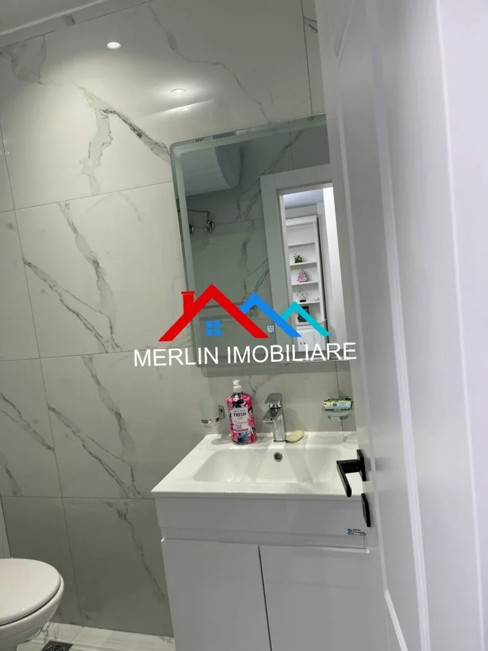 Tirane, jepet me qera apartament 1+1+Ballkon Kati 8, 70 m² 800 € (RRUGA E KOSOVAREVE)