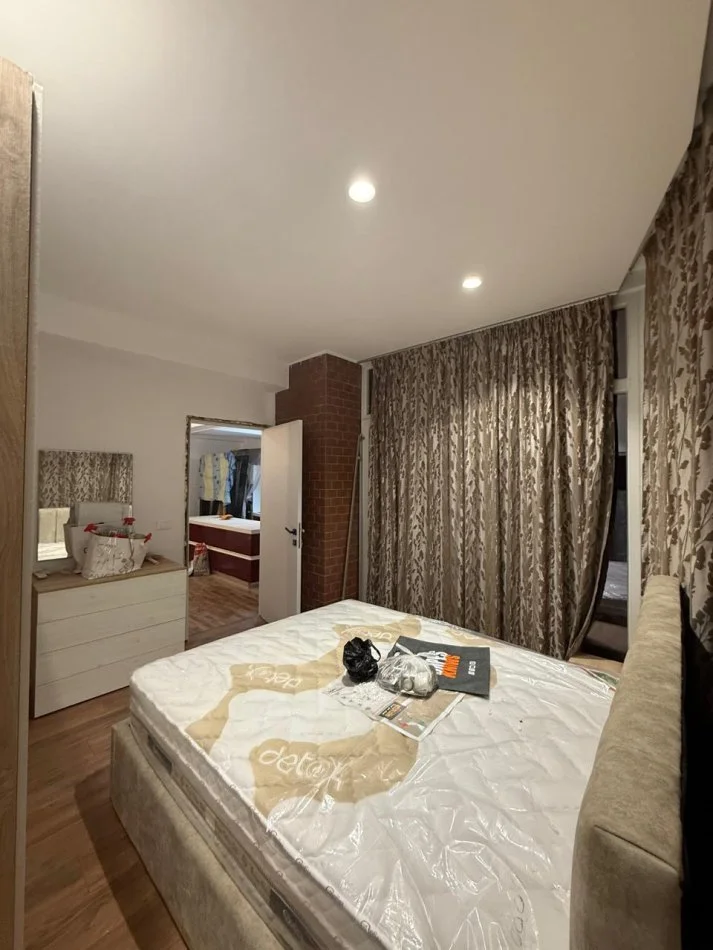 Tirane, jepet me qera apartament 1+1+Ballkon Kati 7, 67 m² 500 € 