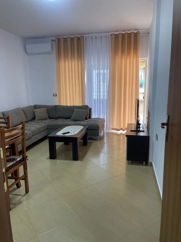 Tirane, jepet me qera apartament 1+1+Ballkon Kati 6, 65 m² 400 € (Rruga 5 Maj)