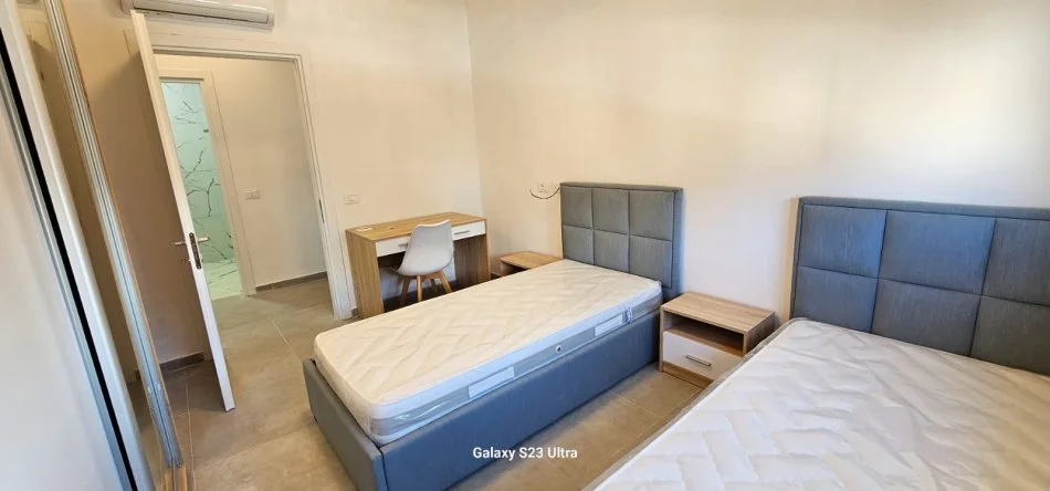 Tirane, jepet me qera apartament 2+1+Ballkon Kati 4, 100 m² 650 € 