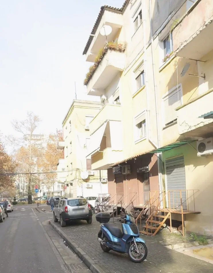 Tirane, jepet me qera dyqan Kati -1, 10 m² 300 € (andon zako cajupi)