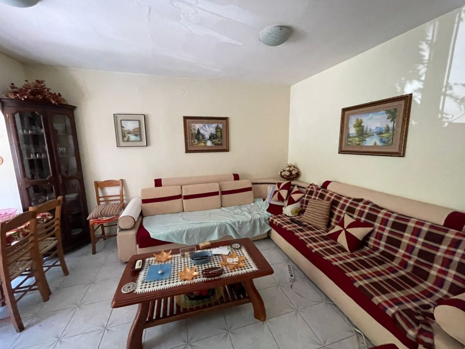 Tirane, jepet me qera apartament 1+1 Kati 2, 52 m² 420 € 