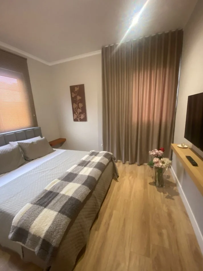 Tirane, jepet me qera apartament 2+1+Ballkon Kati 7, 85 m² 800 € 