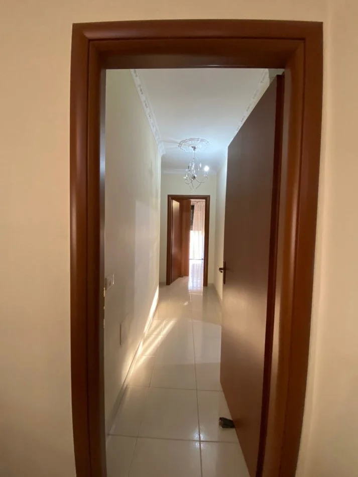 Tirane, jepet me qera apartament 2+1 Kati 5, 130 m² 500 € (Rruga kodra e diellit)