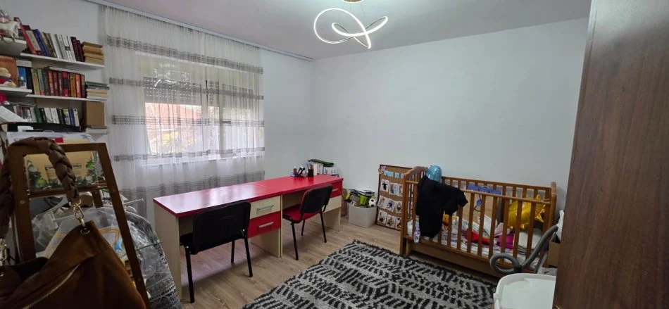 Tirane, shitet apartament 4+1 Kati 4, 120 m² 180.000 € (Ali Demi)