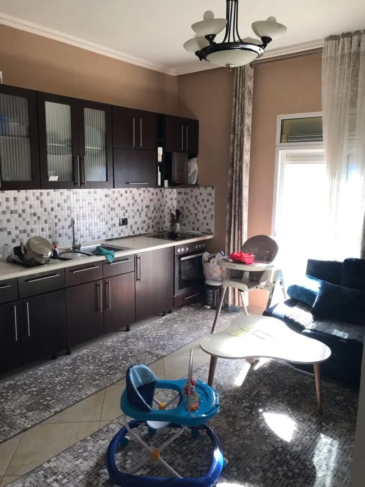 Tirane, shitet 2+1 , 