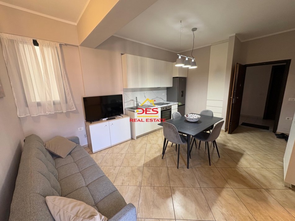 Vlore, jepet me qera apartament 2+1+Ballkon Kati 5, 90 m² 400 € (Rruga Gjergj Arianiti)