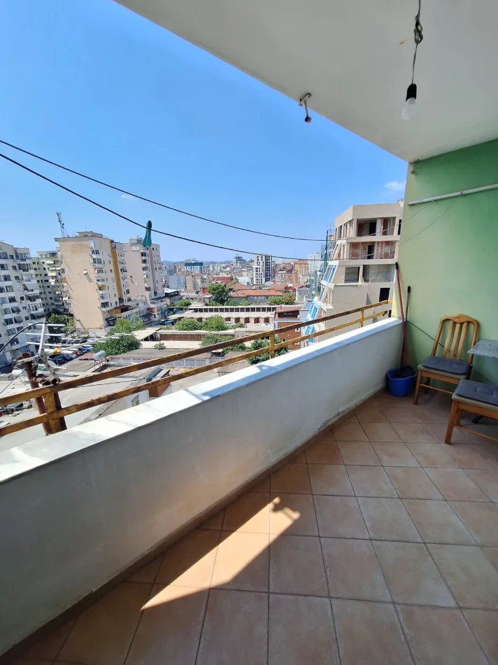 Tirane, jepet me qera apartament 1+1+Ballkon Kati 8, 85 m² 55.000 Lek(Stadiumi Dinamo)