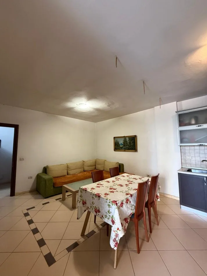 Tirane, jepet me qera apartament 2+1+Aneks+Ballkon Kati 2, 90 m² 600 € (Selvia)