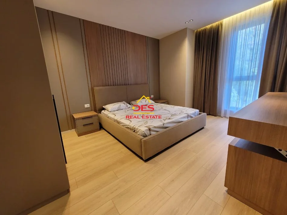 Vlore, jepet me qera apartament 1+1+Ballkon Kati 5, 70 m² 600 € (Rruga Sadik Zotaj)