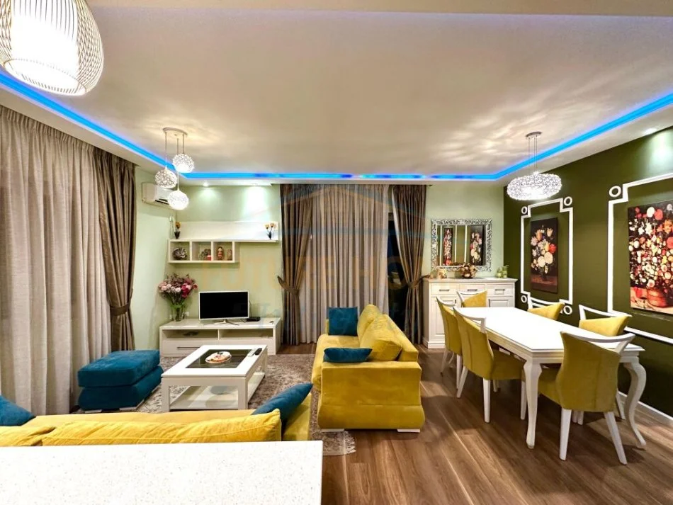 Tirane, jepet me qera apartament 2+1+Ballkon Kati 4, 120 m² 550 € (Asitr)