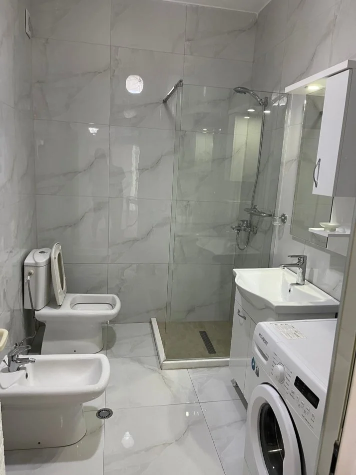 Tirane, jepet me qera apartament 1+1+Ballkon Kati 4, 75 m² 500 € (Rruga e ullishtes)