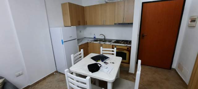 Tirane, jepet me qera apartament 1+1 Kati 4, 55 m² 300 Euro (Yzberisht)