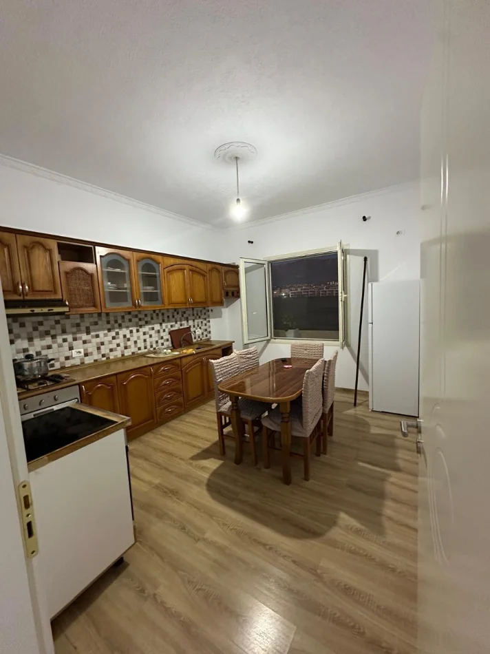 Tirane, jepet me qera apartament 2+1 Kati 0, 400 € (Rruga Osma)