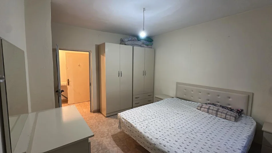 Tirane, jepet me qera apartament 1+1 Kati 1, 65 m² 400 € (Ish Restorant Durresi)