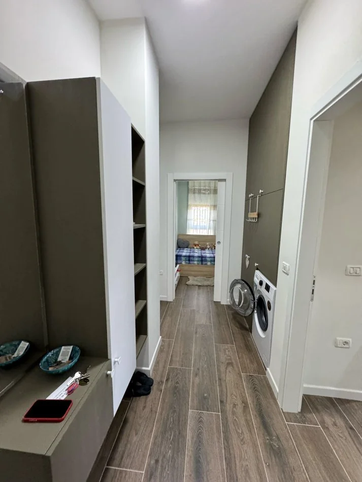 Tirane, jepet me qera apartament 2+1+Ballkon Kati 3, 70 m² 500 € (Ish Fusha e Aviacionit)