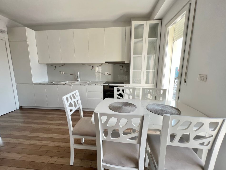 Tirane, jepet me qera apartament 2+1 Kati 8, 86 m² 500 € (Rruga pasho hysa)