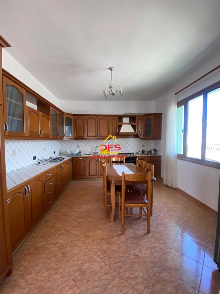 Vlore, jepet me qera Vile 2+1+Ballkon Kati 4, 180 m² 400 € (Rruga Enver Jaho)