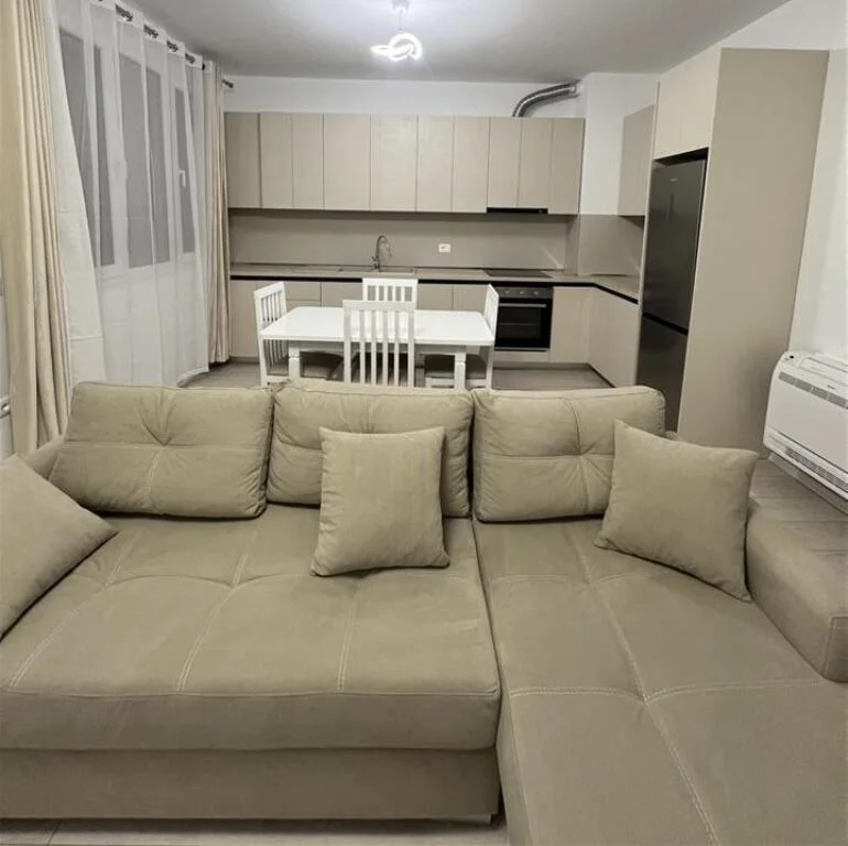 Tirane, jepet me qera , 