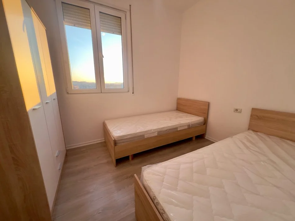 Tirane, jepet me qera 3+1+Ballkon Kati 9, 90 m² 600 € (ish fusha e Aviacionit)