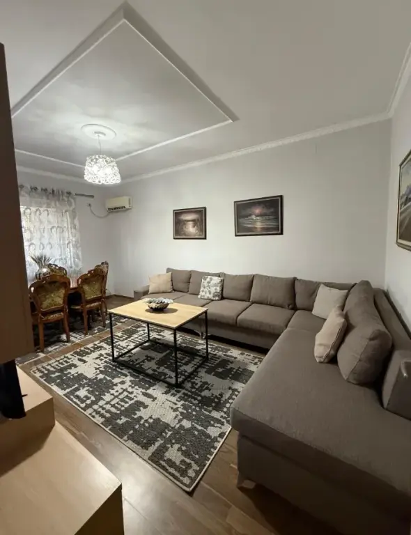 Tirane, jepet me qera apartament 2+1+Ballkon Kati 3, 75 m² 650 € (DON BOSKO)